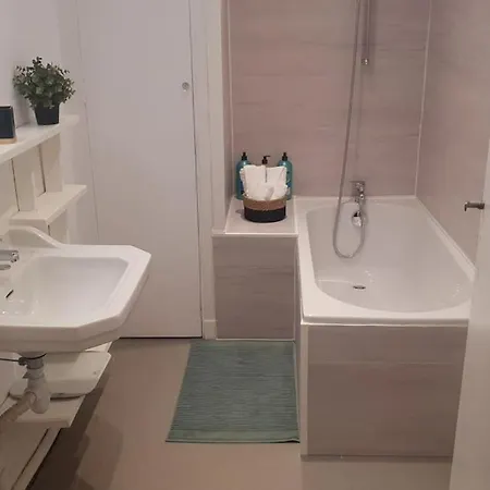Apartment *cosy* Spacieux * Entree Autonome* Centrale*