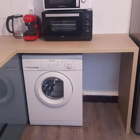 *cosy* Spacieux * Entree Autonome* Centrale* * Aviñón